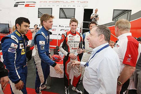 Jean Todt i kierowcy F2 | Fot. formulatwo.com