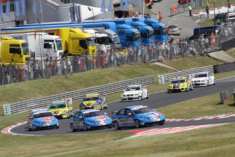 Start w Brands Hatch | Fot. fiawtcc.com