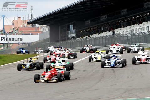 Start na N&uuml;rburgringu | Fot. James Bearne