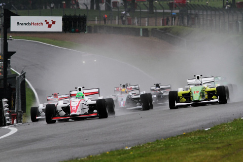 Start na Brands Hatch | Fot. James Bearne
