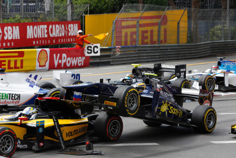 Kraksa na Ste Devote | Fot. GP2