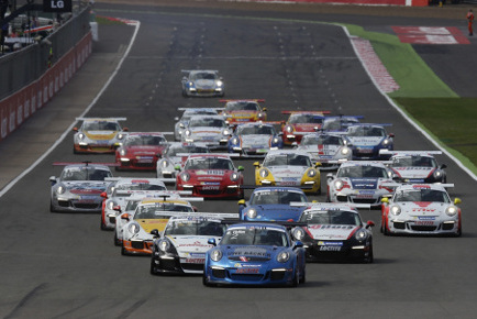 Start w Silverstone | Fot. racecam.de