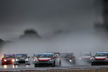 Start na Slovakia Ringu | Fot. WTCC