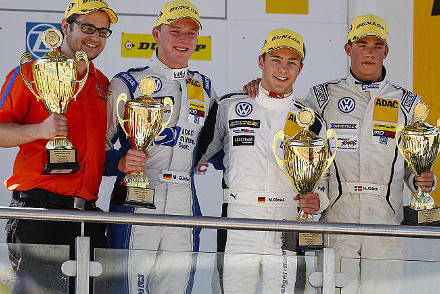 Podium wyścigu 2 na Lausitzringu | Fot. adac-motorsport.de