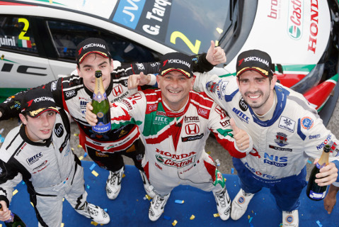 Podium w Suzuce | Fot. WTCC