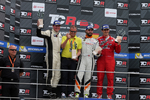 Podium wyścigu 2 | Fot. TCR