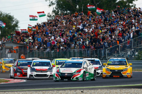 Start na Slovakia Ringu | Fot. WTCC