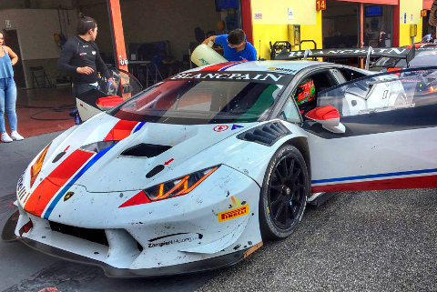 Karol Basz testuje Huracána GT3