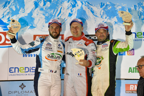 Podium w L'Alpe d'Huez | Fot. tropheeandros.com