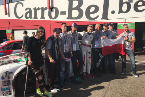 Maciej Dreszer z kibicami