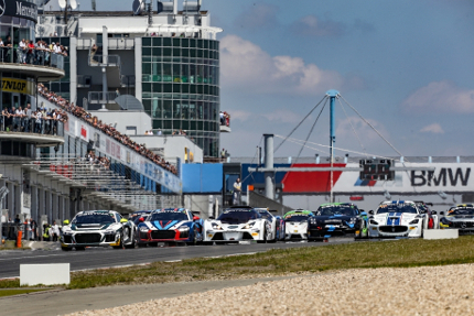 Start na Nürburgringu | Fot. GT4