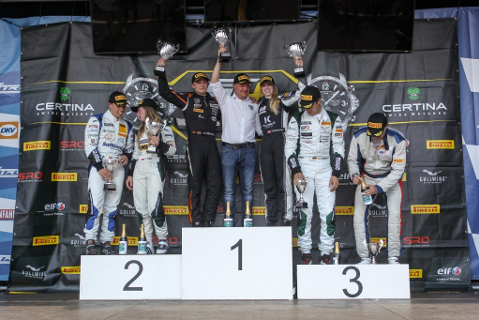 Podium na Nürburgringu | Fot. GT4