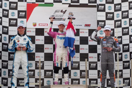 Podium w Abu Zabi | Fot. F4 UAE