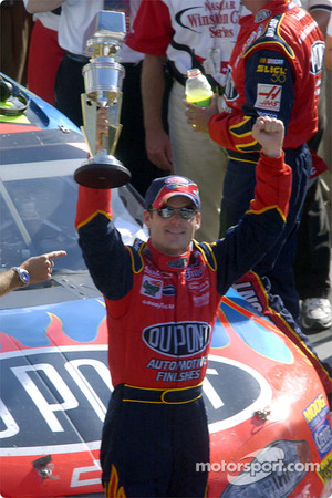 El ganador de la carrera, Jeff Gordon