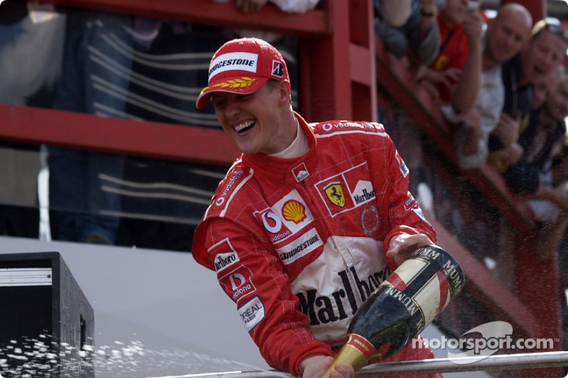 Podio: champagne para Michael Schumacher