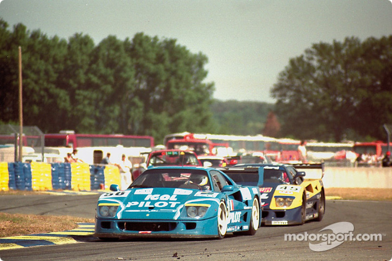 #56 Pilot Pen Racing Ferrari F40 LM: Michel Ferté, Olivier Thévenin, Nicolas Leboissetier, #45 Ennea SRL Igol Ferrari F40 GTE: Jean-Marc Gounon, Eric Bernard, Paul Belmondo