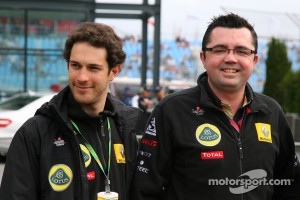 Bruno Senna, Lotus Renault GP and Eric Boullier, Team Principal, Lotus Renault GP