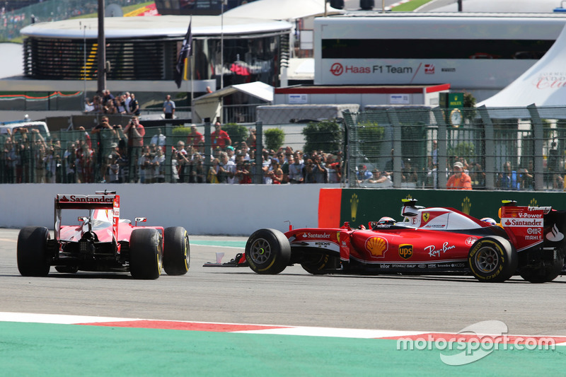 Себастьян Феттель, Ferrari SF16-H, розворот піля зіткнення з Кімі Райкконеном, Ferrari SF16-H на старті