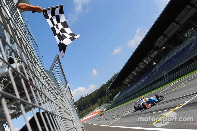 Le vainqueur Matthieu Vaxivière, SMP Racing