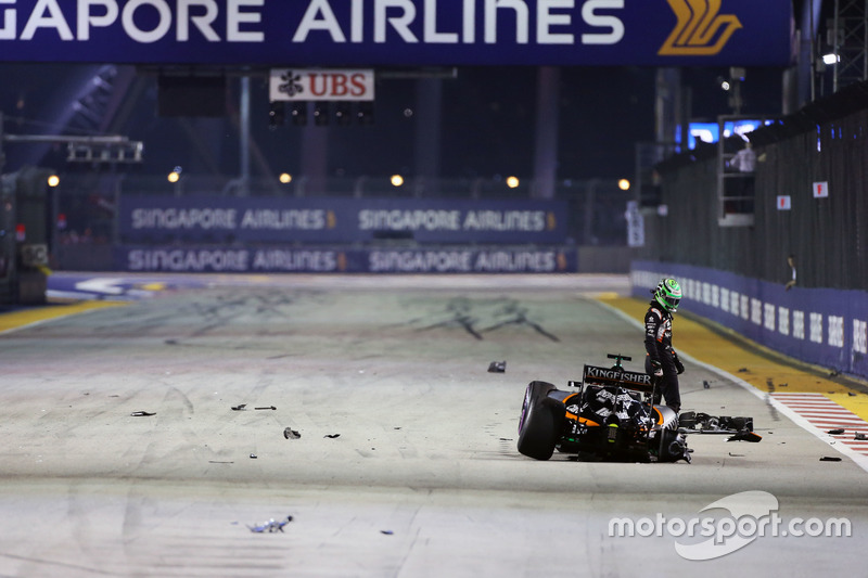 34: Гран Прі Сінгапуру. Ніко Хюлькенберг, Sahara Force India F1 VJM09 розбиває болід на старті гонки