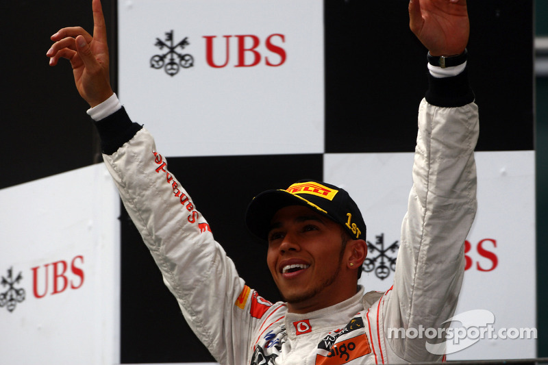 [Resim: f1-chinese-gp-2011-podium-race-winner-le...rcedes.jpg]