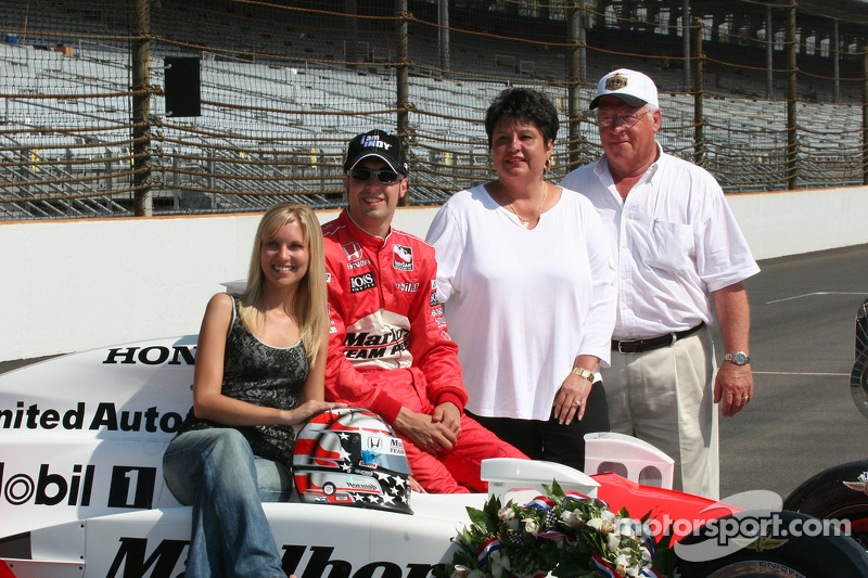 Sam Hornish jr., wife Crystal and his parents at Indy 500