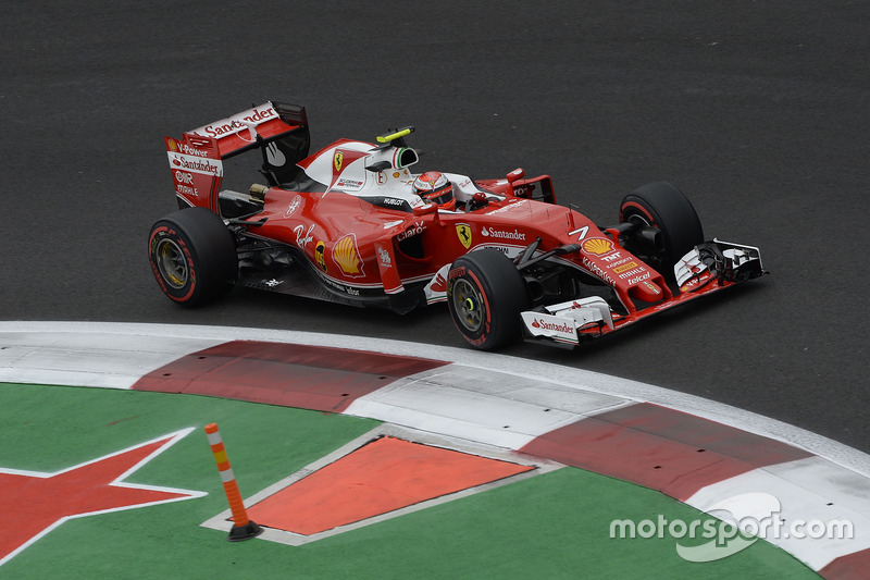 Em 2016, chega a incomodar Vettel com a temporada repleta de problemas para o alemão. Com quatro pódios no bolso, fecha o campeonato duas posições atrás do companheiro.