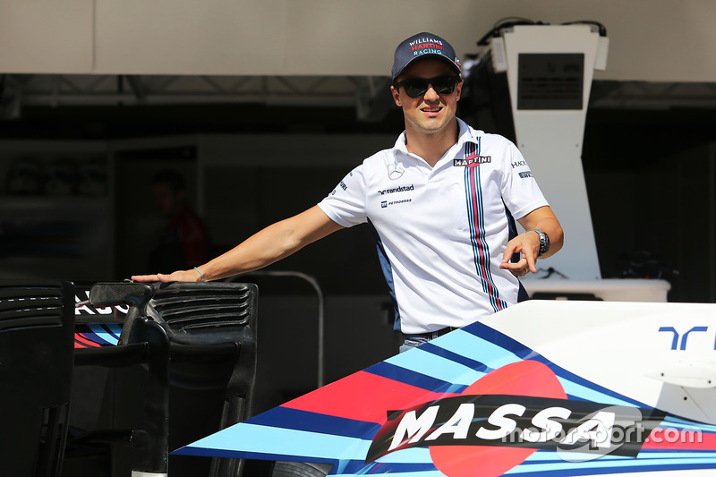 Felipe Massa con una decoración especial en el Williams FW38 por su retirada de la F1