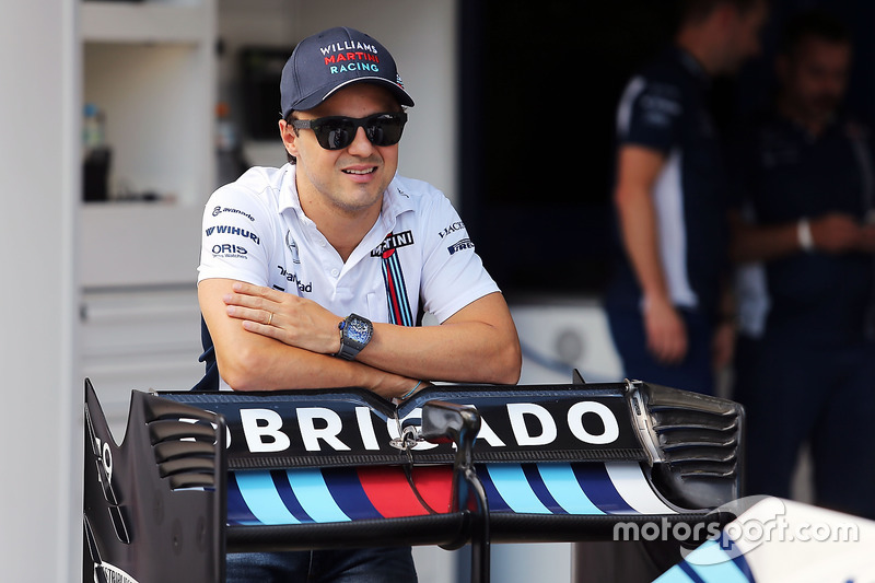 Felipe Massa con una decoración especial en el Williams FW38 por su retirada de la F1