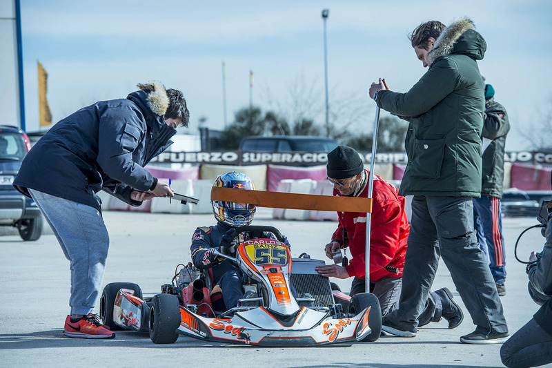 Carlos Sainz Jr., Scuderia Toro Rosso traint op de Karting Club Correcaminos in Recas