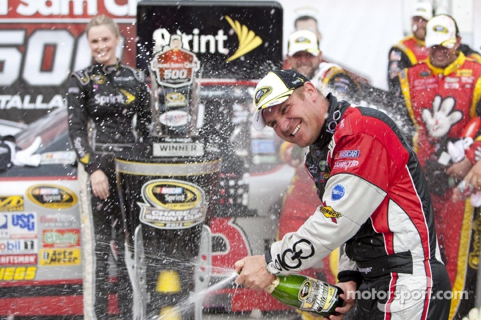 Victory lane: race winner Clint Bowyer, Richard Childress Racing Chevrolet