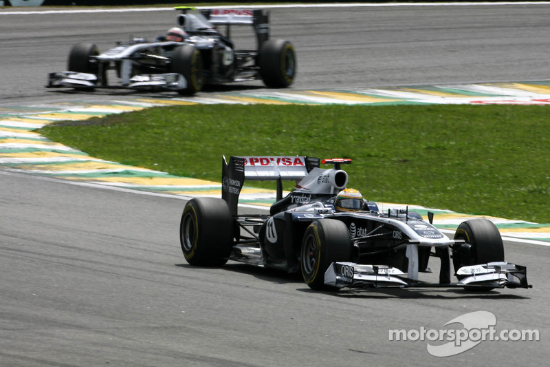 2011: Rubens Barrichello faz homenagem a Senna em sua última corrida na F1