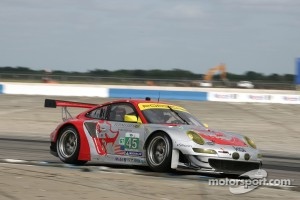 #45 Flying Lizard Motorsports Porsche 911 GT3 RSR: Jörg Bergmeister, Patrick Long, Marco Holzer