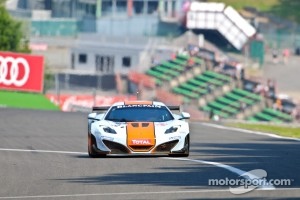 #9 Gulf Racing UK McLaren MP4-12C GT3: Mike Wainwright, Rob Bell, Andy Meyrick