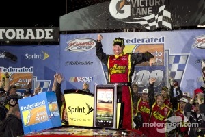 Victory lane: race winner Clint Bowyer, Michael Waltrip Racing Toyota