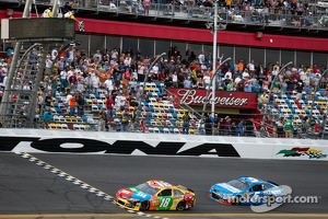 Kyle Busch, Joe Gibbs Racing Toyota takes the checkered flag ahead of Kasey Kahne, Hendrick Motorsports Chevrolet