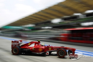 Felipe Massa, Ferrari F138 leaves the pits