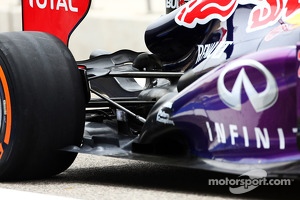 Mark Webber, Red Bull Racing RB9 rear suspension and exhaust detail