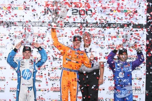 Race winner Charlie Kimball, Novo Nordisk Chip Ganassi Racing Honda, second place Simon Pagenaud, Schmidt Peterson Motorsport Honda, third place Dario Franchitti, Target Chip Ganassi Racing Honda