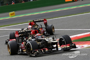 Kimi Raikkonen, Lotus F1 leads Romain Grosjean, Lotus F1