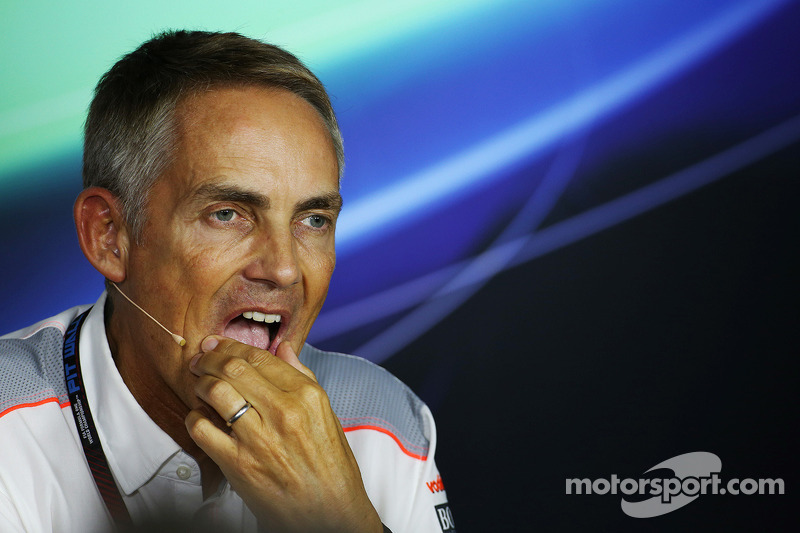 Button fez o que pôde, mas o time terminou o ano sem pódios pela 1ª vez desde 1980. O mau ano resultou na demissão do chefe da equipe, Martin Whitmarsh. A equipe também viu seu principal patrocinador, a Vodafone, pulando fora.