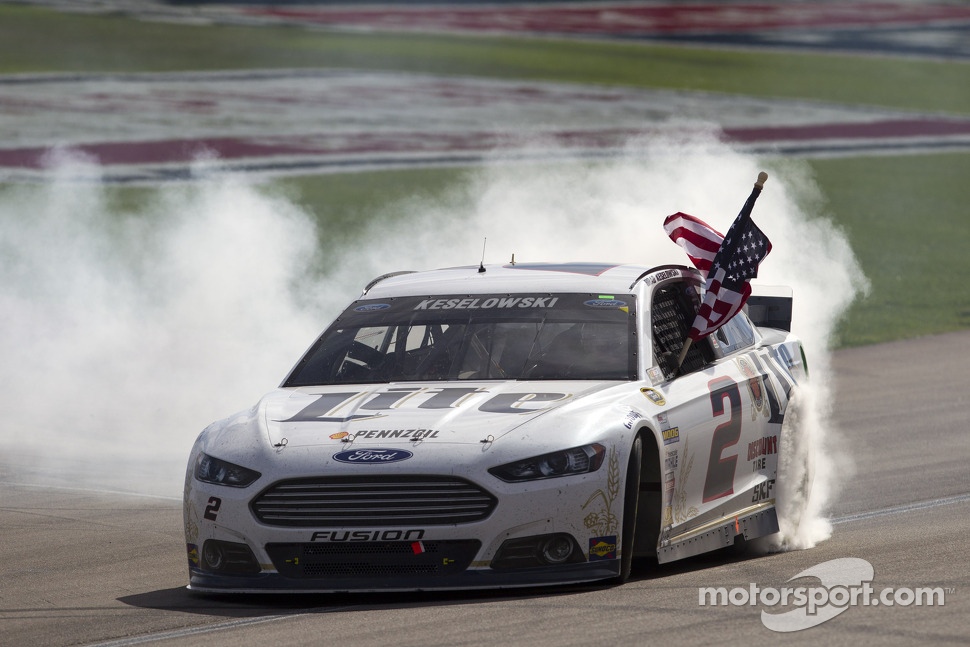 Race winner Brad Keselowski, Team Penske Ford