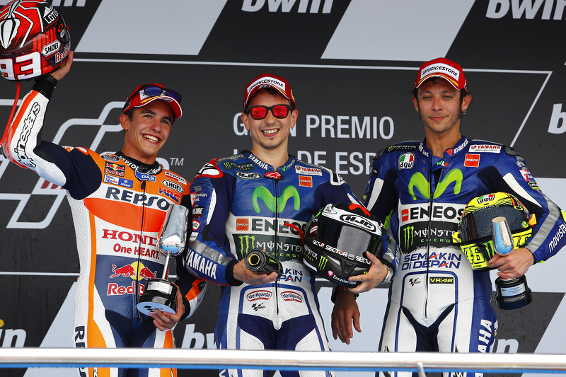 Podium 2015: Pemenang balapan, Jorge Lorenzo, peringkat kedua, Marc Marquez, dan peringkat ketiga, Valentino Rossi