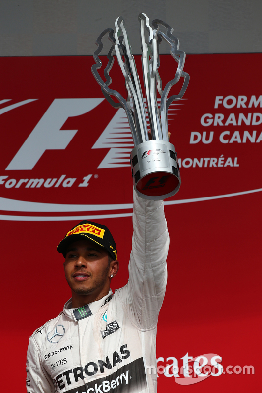 Podium Le vainqueur Lewis Hamilton, Mercedes AMG F1 GP du Canada