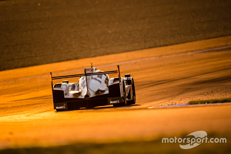 #19 Porsche Team Porsche 919 Hybrid: Nico Hulkenberg, Nick Tandy, Earl Bamber