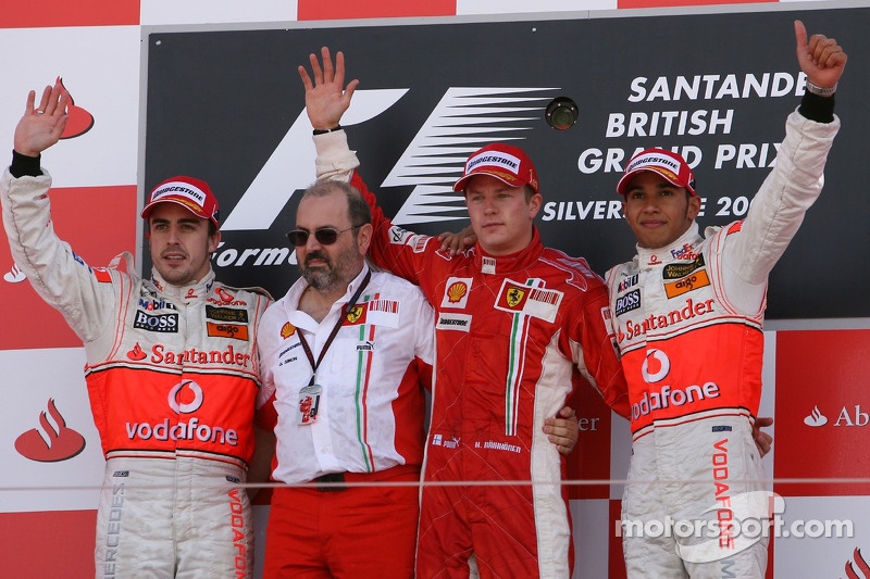 Podio de F1 en Silverstone 2007: 1. Kimi Räikkönen, 2. Fernando Alonso, 3. Lewis Hamilton