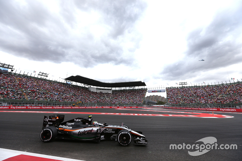 Sergio Perez in het stadion