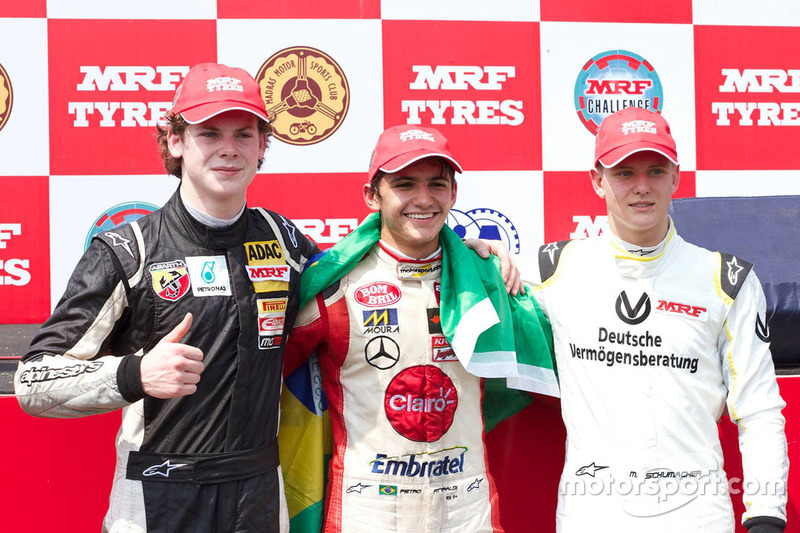 Pietro Fittipaldi, Harrison Newey e Mick Schumacher no pódio de prova na Índia