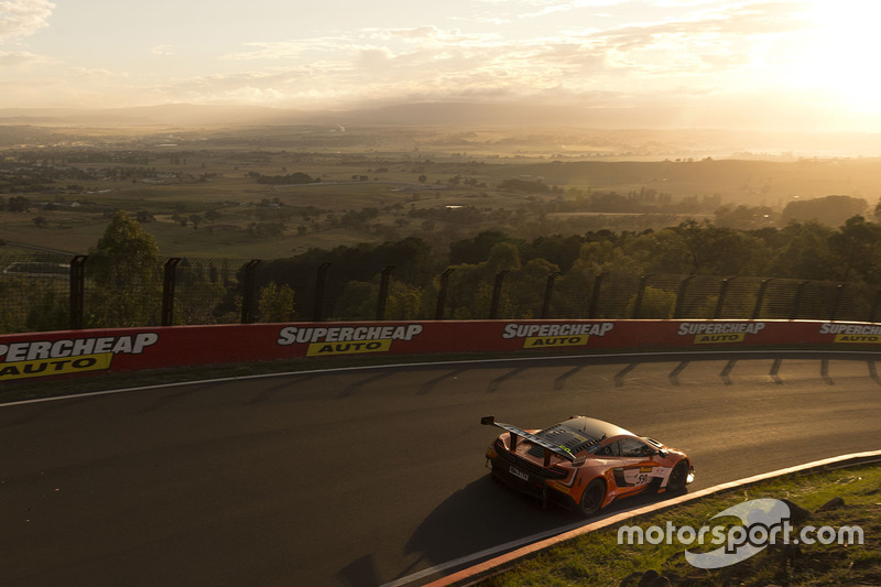 #3: McLaren 650S: Shane van Gisbergen, Alvaro Parente, Jonathon Webb