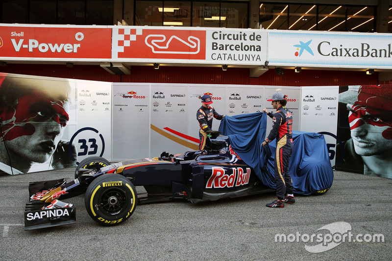Max Verstappen, Scuderia Toro Rosso y Carlos Sainz Jr., Scuderia Toro Rosso develan el Scuderia Toro Rosso STR11